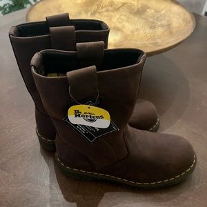 DR. MARTENS BOOTS UNISEX. Men 8. Women 9